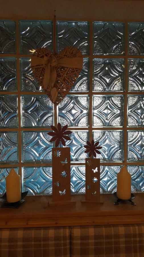 Singer Hotel *